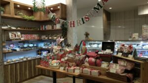 クリスマス期間のカットケーキ、マカロン、焼菓子の販売について|新安城のお菓子の店(ケーキ屋)|モントル|お誕生日ケーキ・季節のタルト・焼き菓子ギフトなど。カフェ併設